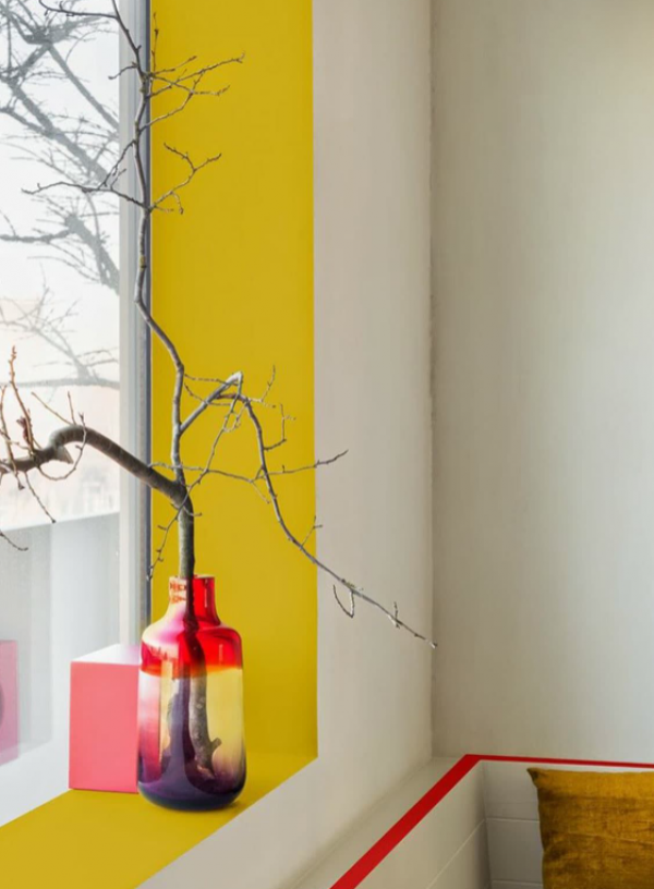 Kusen Jendela Berwarna Cerah